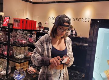 missouri/cape-girardeau/shop/victoria-s-secret-pink-by-victoria-s-secret