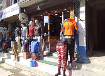 nepal/kathmandu/boudhanath/shop/magnet-attraction-in-fashion-bouddha-tusal