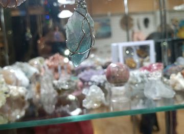 washington/the-inland-empire/shop/simply-unique-boutique-misty-eyed-crystals
