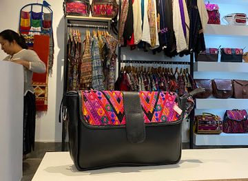 guatemala/panajachel/shop/makarios