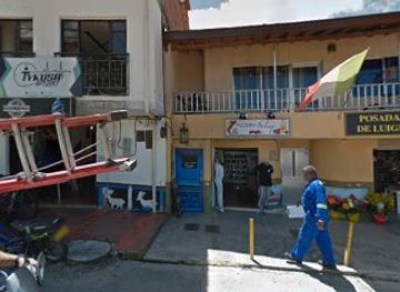 colombia/guatape/shop/street-block