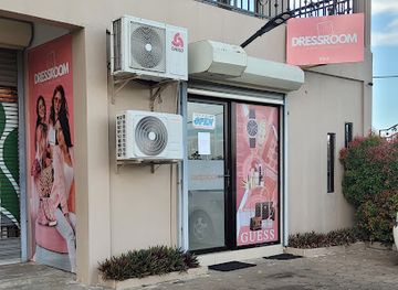 suriname/saramacca-district/shop/dressroom