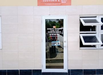 saint-lucia/diamond-falls-botanical-gardens/shop/carla-s-souvenir-gift-shop