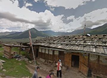 bhutan/phobjikha-valley/shop/tashi-gyeltshen-general-shop-cum-bar