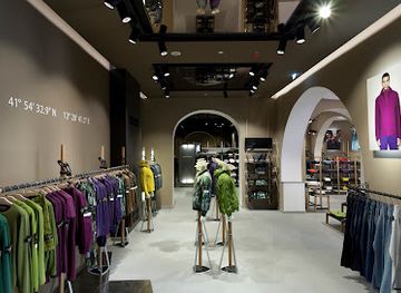 italy/rome/shop/stone-island-store-roma