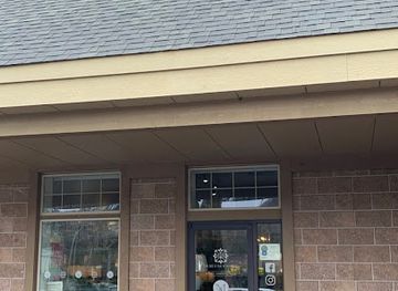 north-carolina/boone/shop/the-bee-and-the-boxwood-molly-northern-interiors