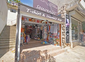 montenegro/ulcinj/shop/t-shirt-souvenir-shop