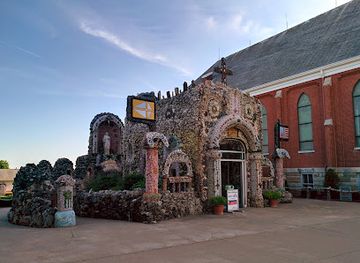 wisconsin/southwest-wisconsin/shop/dickeyville-grotto-gift-shop-tours