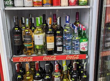 vietnam/ha-long/tuan-chau-island/shop/convenience-shop