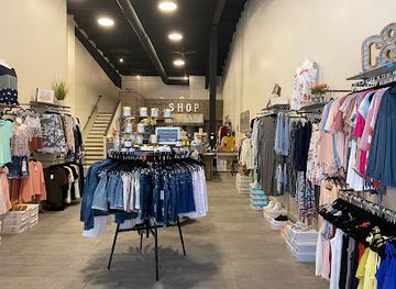 iowa/dubuque/shop/classy-and-chic-boutique