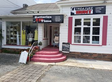 new-zealand/northland/shop/treasure-hunt-pre-loved-goods-and-clothing-boutique