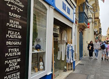 malta/grand-harbour/shop/blue-shop-valletta