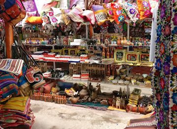 peru/cusco/historic-center/shop/artesanias-llancaqmaki