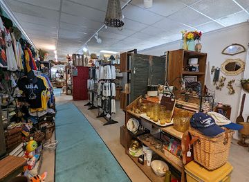 tennessee/west-tennessee/shop/carriage-house-antique-market-and-cafe