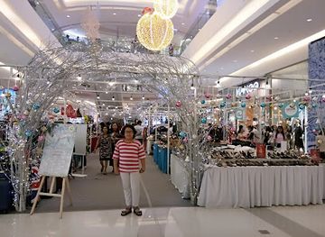 vietnam/mekong-delta/shop/crescent-mall