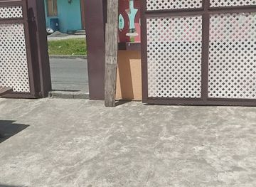 saint-vincent-and-the-grenadines/la-soufriere/shop/ivan-s-ice-cream-shop