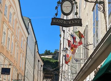 austria/salzburg/altstadt/shop/swarovski-store-salzburg-getreidegasse