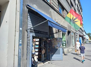 estonia/tallinn/old-town/shop/gift-garage