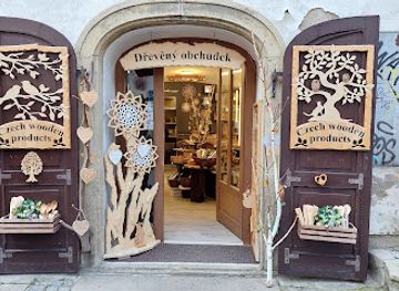 czechia/cesky-krumlov/shop/dreveny-obchudek