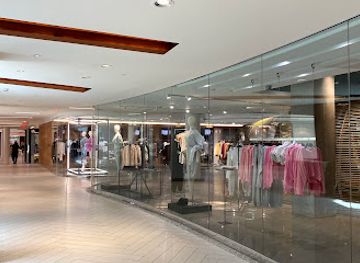 canada/greater-toronto-area/shop/yorkville-village