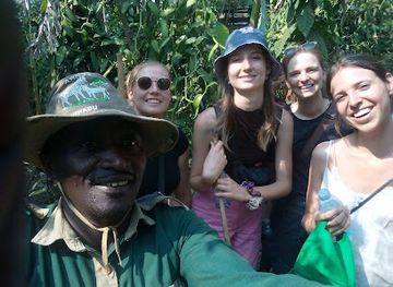 uganda/toro/shop/art-craft-with-view-point