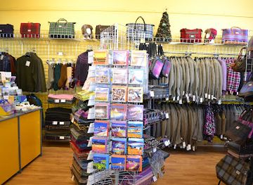 united-kingdom/isle-of-harris/shop/harris-tweed-and-knitwear