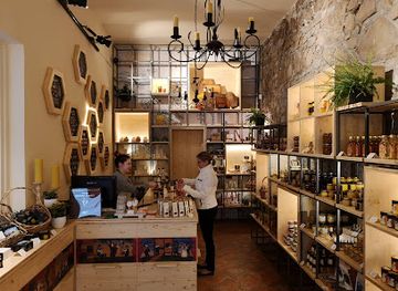 slovenia/upper-carniola/shop/honey-house-ljubljana