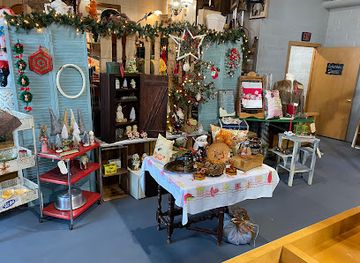 kansas/hutchinson/shop/the-sherman-street-emporium-antique-boutique