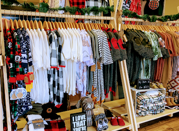 california/redding/shop/shenanigans-baby-boutique-venue