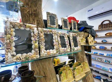 maldives/veligandu-island/shop/one-reef-souvenir-shop