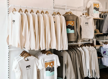 new-zealand/fiordland-national-park/shop/roam-clothing-te-anau