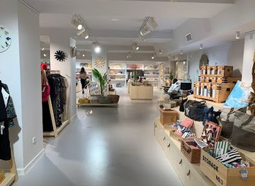 spain/girona/eixample/shop/biels-girona