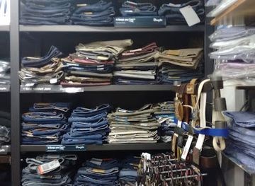 italy/pompeii/villa-of-the-mysteries/shop/boutique-rosalba-abbigliamento-lacoste-wrangler-levi-s