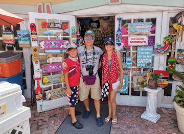 florida/key-west/shop/southernmost-point-gift-shop