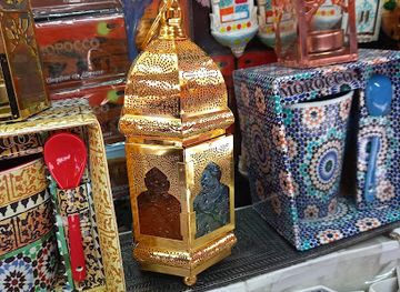 morocco/casablanca/old-medina/shop/souvenir-du-maroc