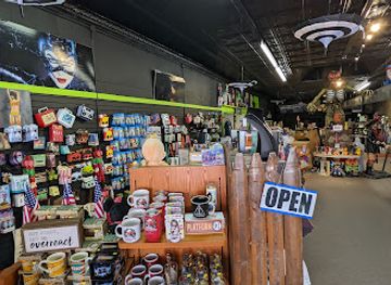illinois/illinois-ozarks/shop/hidden-gems-novelty-collectibles