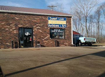 iowa/iowa-city/shop/sweet-livin-antiques-arts-records