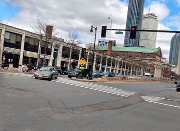 massachusetts/boston/fenway-kenmore/shop/huntington-plaza