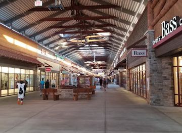 wisconsin/devil-s-lake-state-park/shop/outlets-at-the-dells