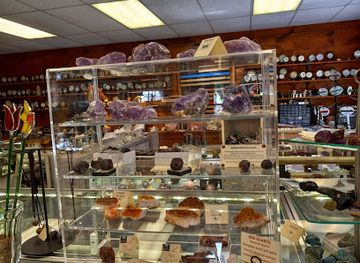 new-hampshire/dartmouth-lake-sunapee-region/shop/sunapee-rock-shop