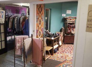 washington/tacoma/shop/golden-hour-cameras-and-vintage