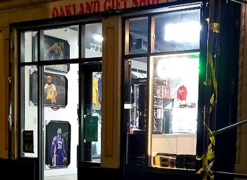 california/oakland/uptown-oakland/shop/oakland-gift-and-smoke-shop
