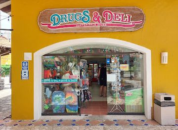 mexico/playa-del-carmen/playacar/shop/plaza-playacar