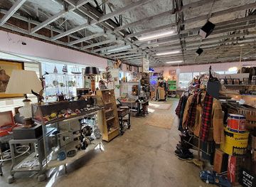 ohio/cincinnati/shop/flamingo-haven-antique-mall
