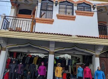guatemala/panajachel/shop/outerwear-thrift-store
