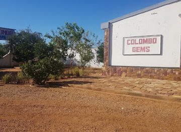 madagascar/isalo-national-park/shop/colombo-gems-polise-men