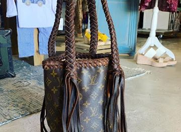 louisiana/sabine-national-wildlife-refuge/shop/darling-orange-boutique-consignment