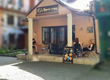 ukraine/chernivtsi/central-square/shop/moment-kava-vaflі-chizkeyki