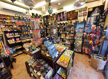 thailand/phuket/patong/shop/asian-art-souvenir-shop