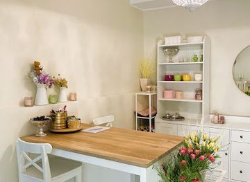 estonia/tallinn/kadriorg/shop/lillegalerii-ema-ja-tutar